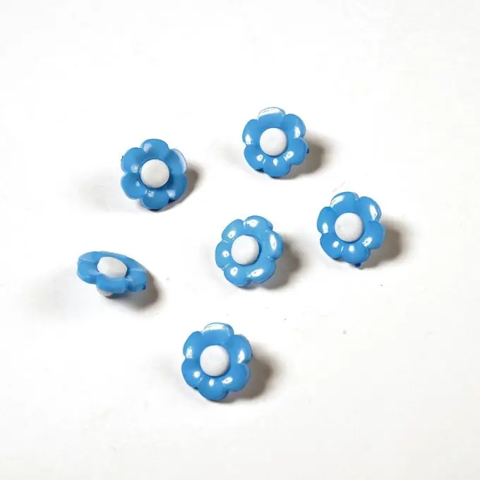 Neue Ware Knöpfe in Form von Margeriten blau