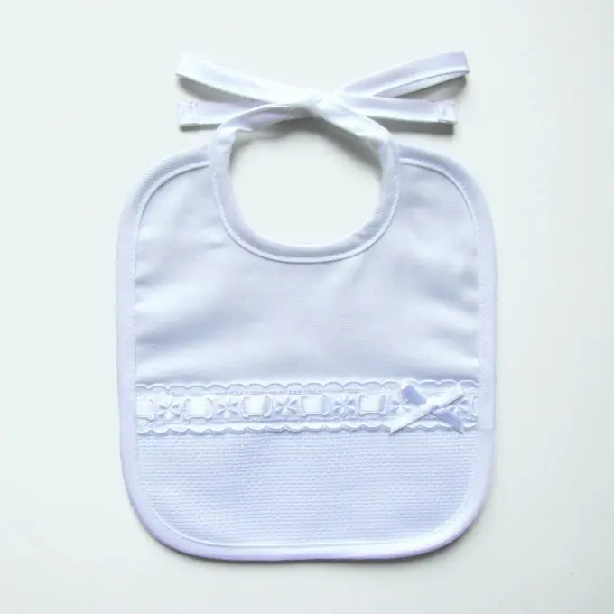 Weißes Lätzchen in Piqué Echt