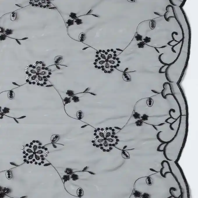 Organza Stoff Bestickt mit Pailletten 131 cm Breite Must-Have