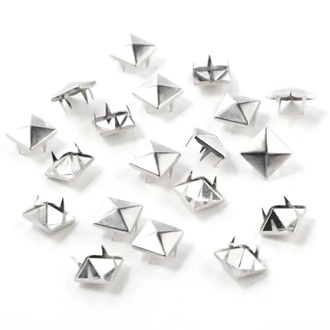 Quadratische Krallennieten, silberfarben Must-Have