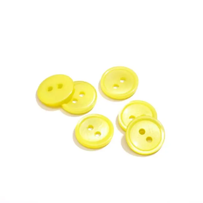 Preisknaller 2-Loch Knopf 13mm Perlmuttimitat Gelber Rand