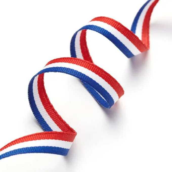 Dreifarbiges Band: blau, weiß und rot Neue Ware
