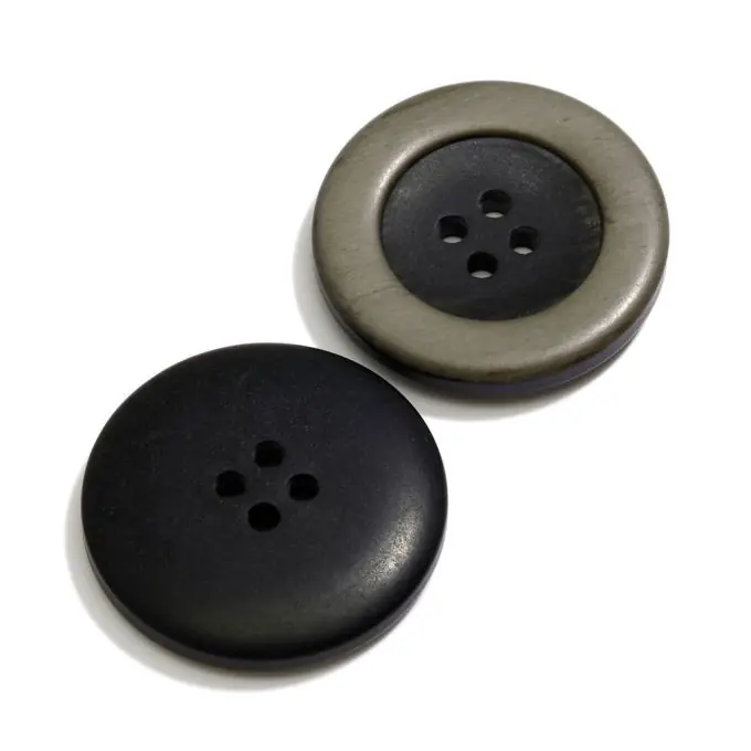 Markenprodukt 4-Loch-Knopf 27mm Schwarz/Grau – Schneiderbedarf