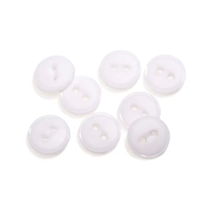 Must-Have Knopf 2 Löcher matte weiß