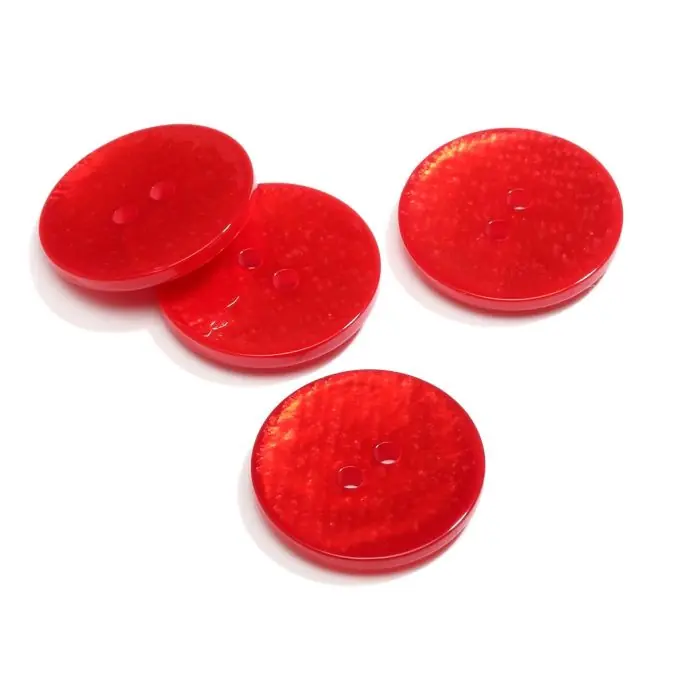 Kostenloser Rückversand Roter Zwei-Loch-Knopf 22mm Perlmuttimitat