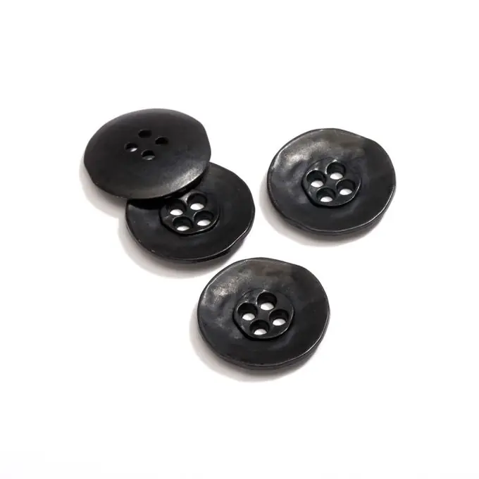 Jetzt Kaufen 4-Loch Metallknopf Schwarz Gehämmert 18mm T22