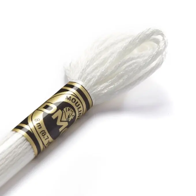 Leuchtender Mouliné-Faden, Strang 8 m, weiß – COL E940 Sonderaktion