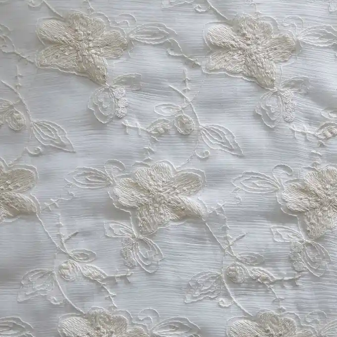 Mega-Angebot Bestickte Seidenbluse 135cm Breit – Blumenmuster