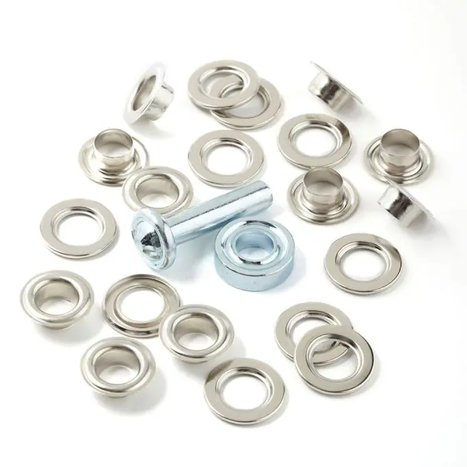 Mega-Angebot Set mit vernickelten Ösen