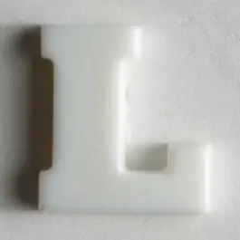 Kostenloser Versand Buchstabenknopf L – Größe: 11mm – Farbe: weiß