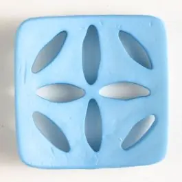 Kunststoffknopf, quadratisch, mit 8 zapfenförmigen Löchern – Größe: 60mm – Farbe: blau Neue Ware