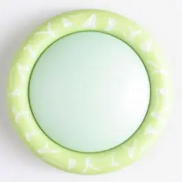 Kunststoffknopf mit eingraviertem Ornament am Rand mit Öse – Größe: 34mm – Farbe: grün Ab Werk