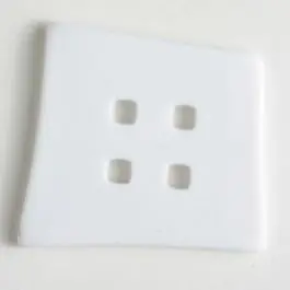 Nur Für Kurze Zeit Kunststoffknopf Kopfkissenform mit 4 quadratischen Löchern – Größe: 55mm – Farbe: weiss