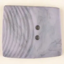 Polyamidknopf, marmoriert, eine Hälfte mit Rillen, die andere glatt, quadratisch, 2 loch – Größe: 38mm – Farbe: lila – Art.Nr. 375706 Geld-Zurück-Garantie