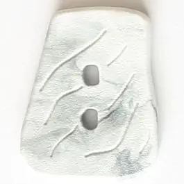 Polyamidknopf in asymmetrischer Trapezform mit 2 Löchern – Größe: 45mm – Farbe: grau – Art.Nr. 420079 Sonderaktion