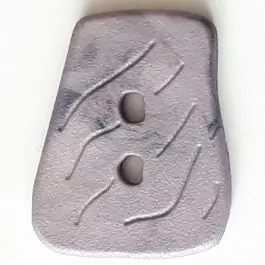 Meistverkauft Polyamidknopf in asymmetrischer Trapezform mit 2 Löchern – Größe: 45mm – Farbe: lila – Art.Nr. 428706