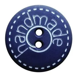 Polyamidknopf rund in matter Optik mit „handmade“-Schriftzug und 2 Löchern – Größe: 18mm – Farbe: blau – Art.Nr.: 261408 Knallerangebot