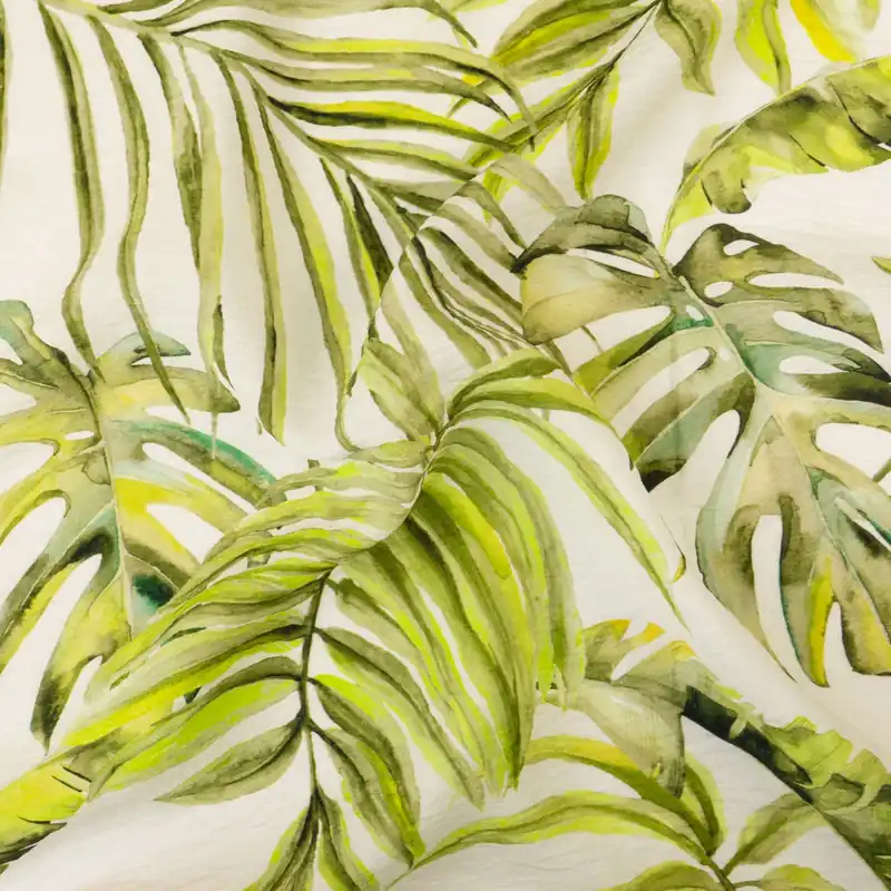 Viskosestoff, offwhite, grüntöne, florale Motive, leicht gecrasht Highlight