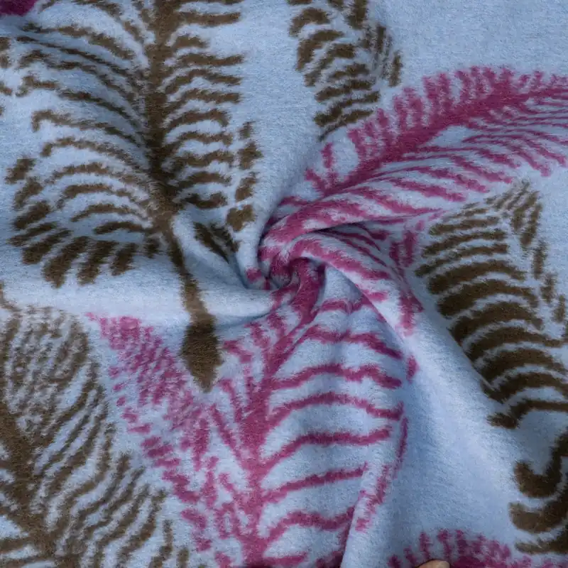 Wollstoff, gekochte Wolle, mittelblau, beere, braun, florale Motive Kracherpreis