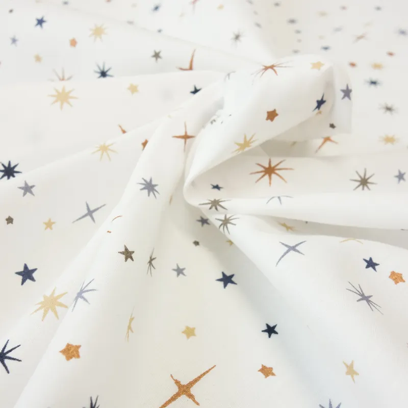 Baumwollstoff, Popeline, weiß, blau, grau, gold, Glanzeffekt, Weihnachtsmotive Preiswert