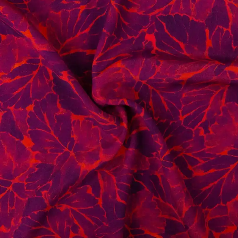 Saisonangebot Viskosestoff, Crêpe, beerentöne, rot, florale Motive