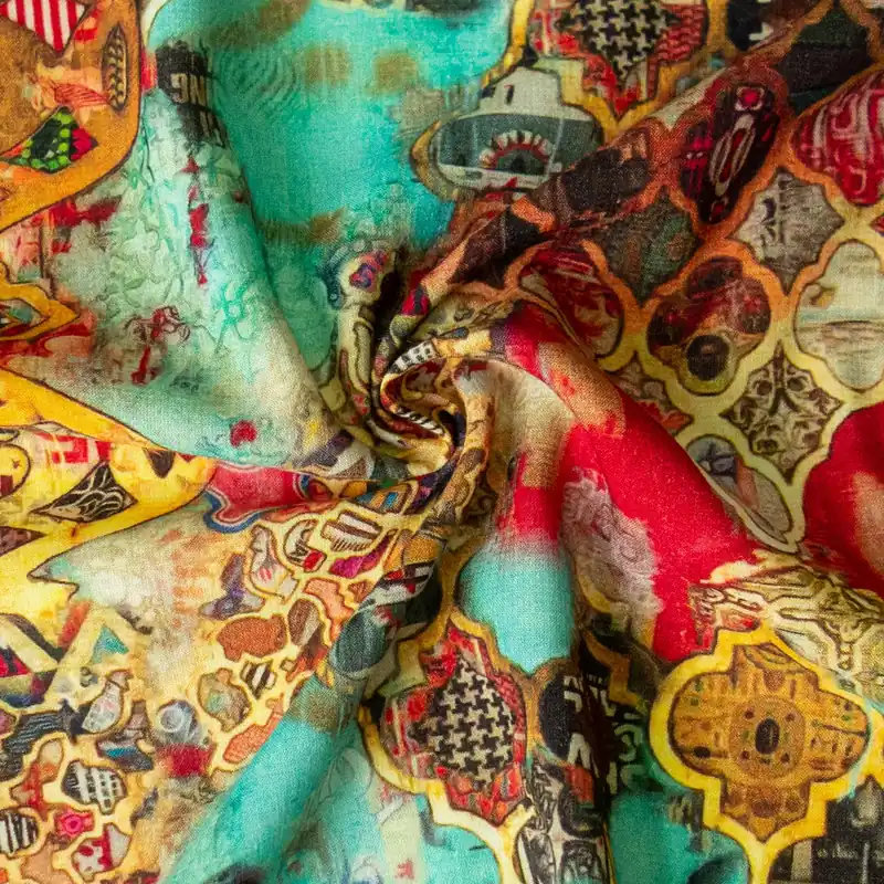 Markenware Wollstoff, Crêpe, türkis, rot, gelbtöne, ornamental gemustert, figürliche Motive