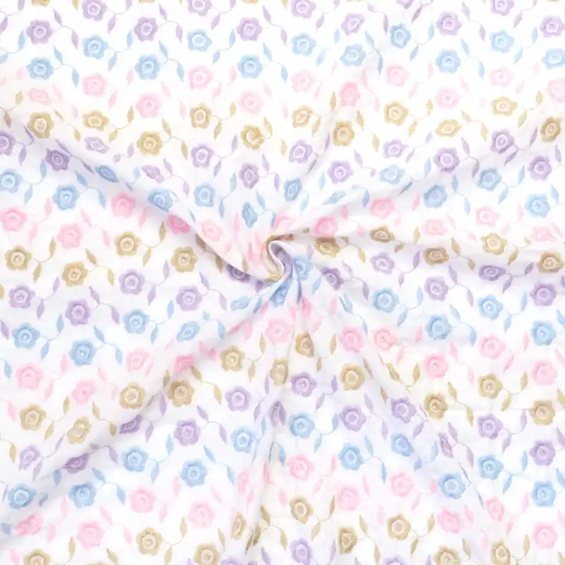 Baumwollstoff, Popeline, weiß, flieder, hellblau, rosa, floral gemustert, Stickerei Preisreduziert