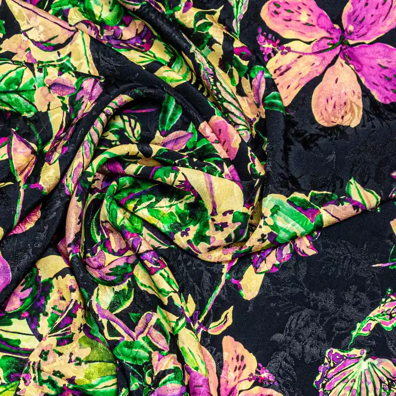 Leichter Viskosestoff, Jacquard, grüntöne, gelbtöne, beerentöne, schwarz, florale Motive Großhandel
