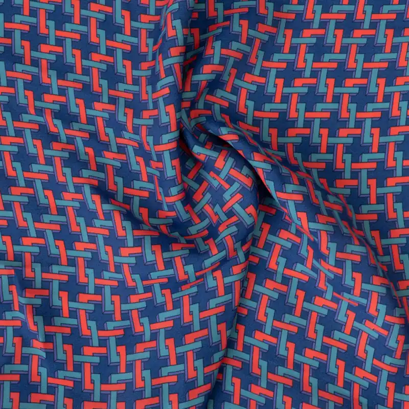 Mittelschwerer Crêpe-Satin, dunkelblau, rot, lila, dunkelgrau, grafisch gemustert Im Trend