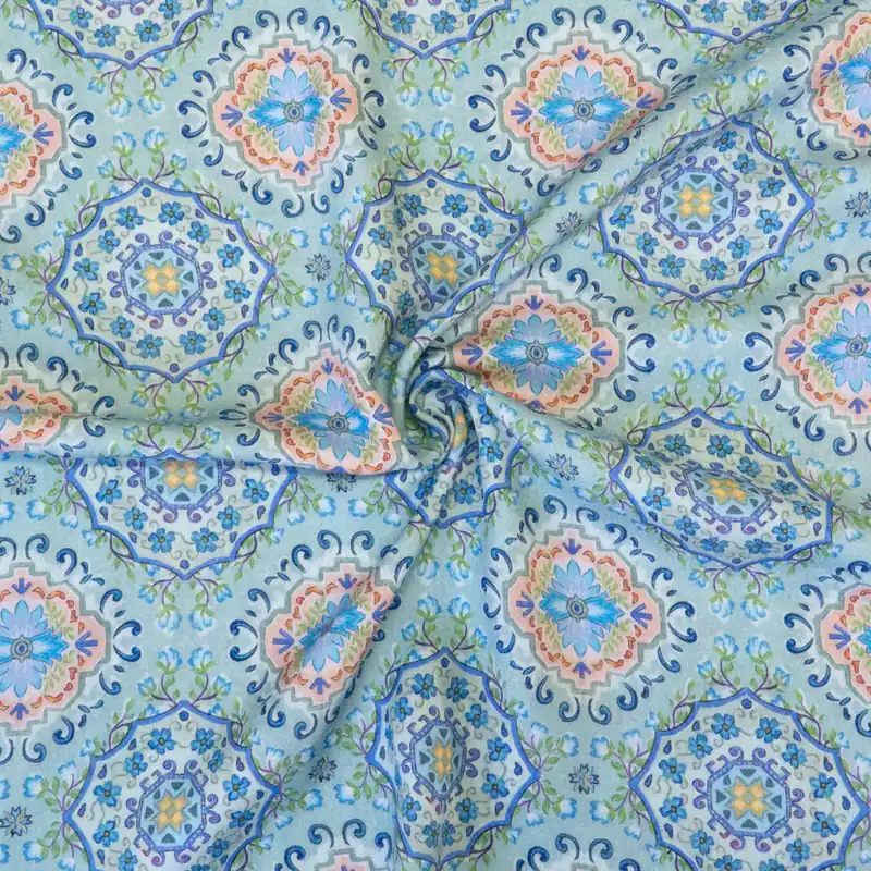 Viskosestoff, Javanaise, rosa, blautöne, rot, grün, ornamental gemustert Premium