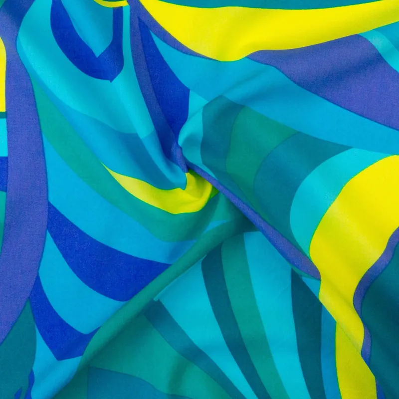 Viskosestoff, Baumwollstoff, grüntöne, blautöne, gelbgrün, abstrakt gemustert Jetzt Zugreifen