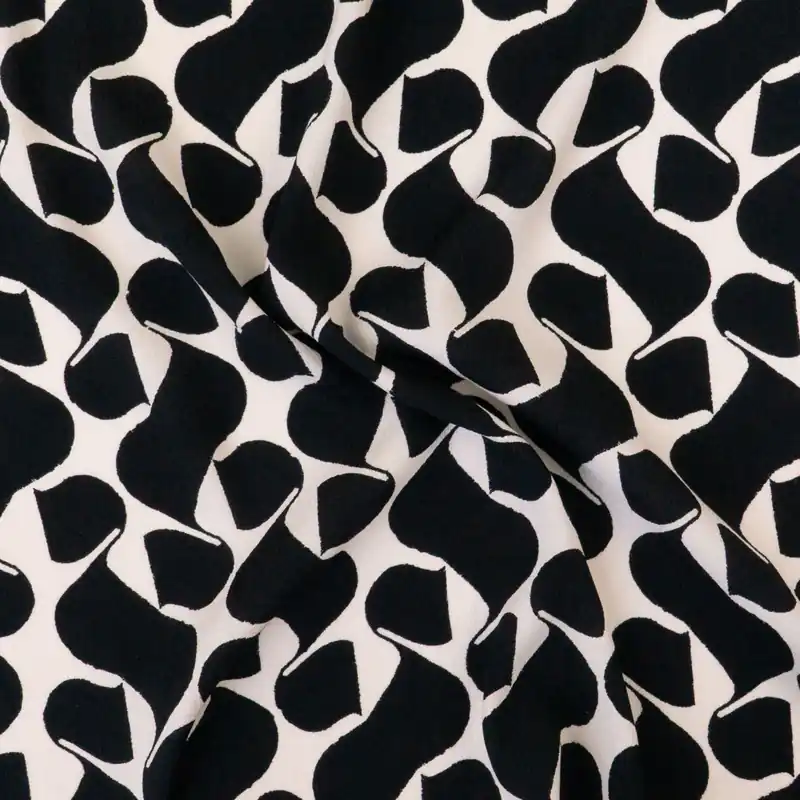 Viskosestoff, Crêpe, schwarz, creme, grafisch gemustert Wochenendangebot