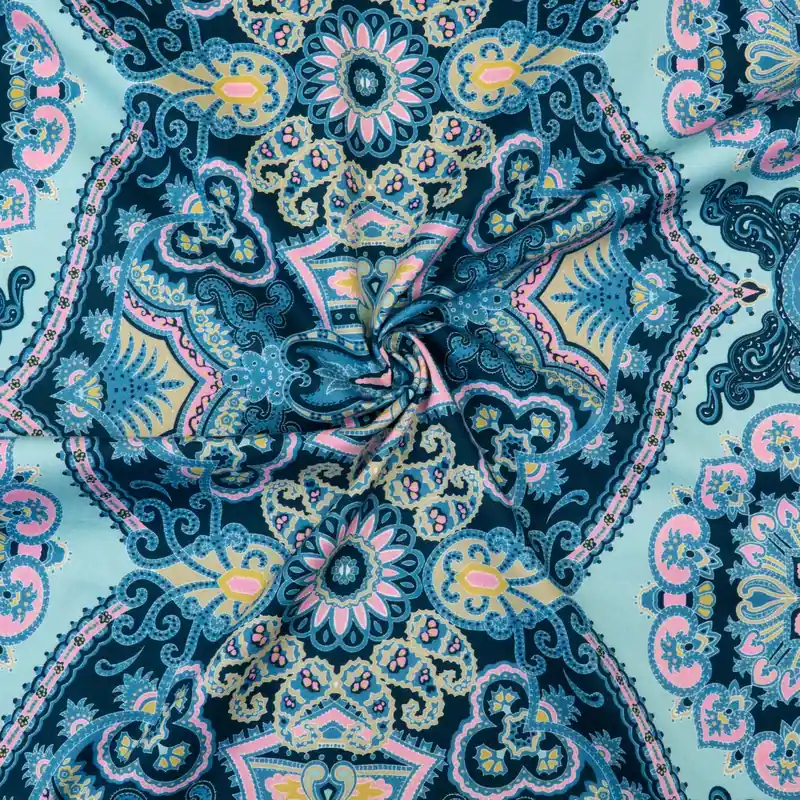 elastischer Baumwollstoff, Twill, blautöne, rosa, gelb, grafisch gemustert Im Trend