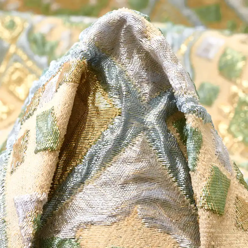 CLOQUÉ, LYOCELL, LUREX, MAUVE CHALK & ICY MORN Angebot