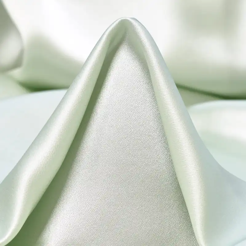 SATIN, SILK, WHITE JADE Ab Werk