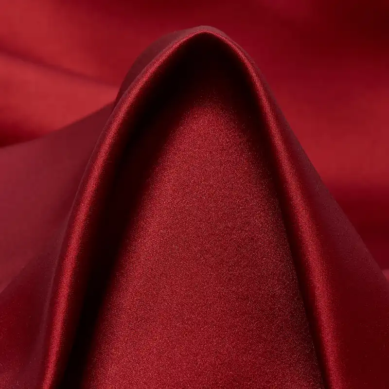 DUCHESSE, SILK, STIFF, SAVVY RED Neu Im Sortiment