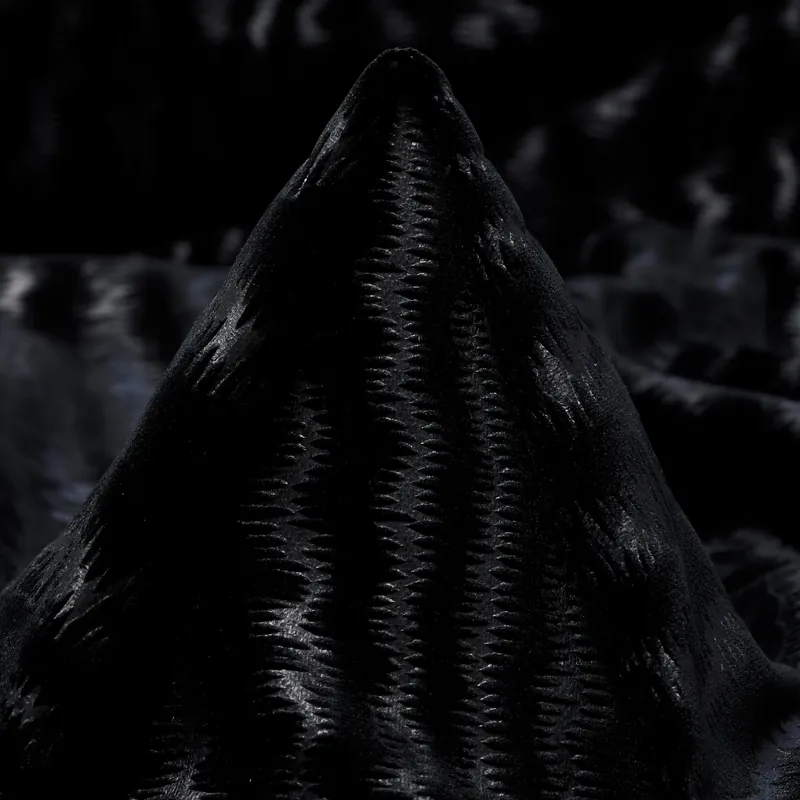 VELVET, GEOMETRIC, RAVEN BLACK Rabatt