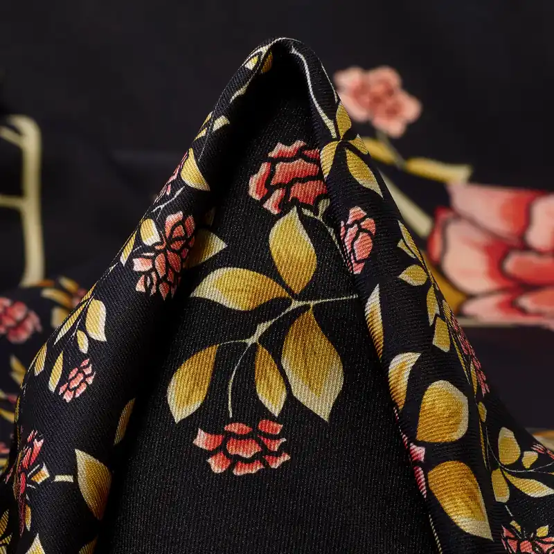 TWILL, PRINTED, FLORAL, RED ALERT&RAVEN BLACK Jetzt Zugreifen