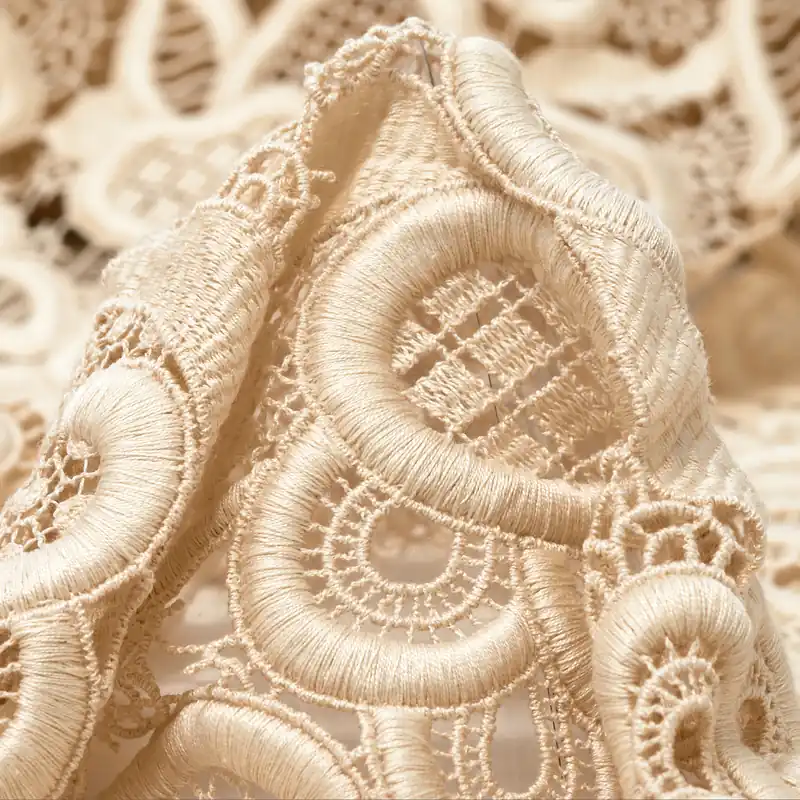 LACE, COTTON, FLORAL, VANILLA Handgefertigt