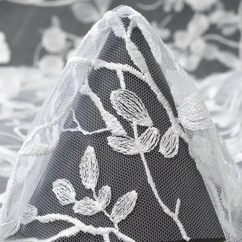 TULLE, EMBROIDERED, FLORAL, BRILLIANT WHITE Jetzt Bestellen