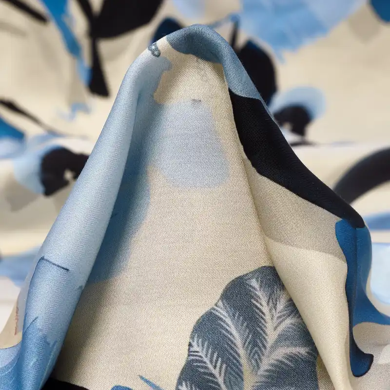 SATIN, VISCOSE, PRINTED, ANTIQUE WHITE&ICE WATER Nur Heute