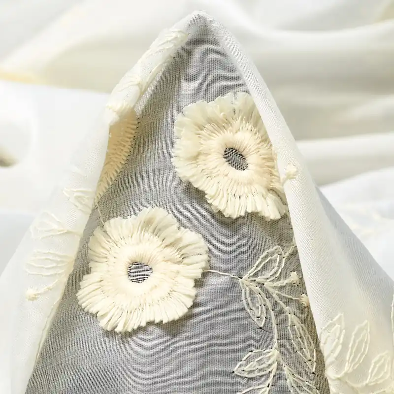 BATISTE, LYOCELL, EMBROIDERED, ANTIQUE WHITE Geprüft